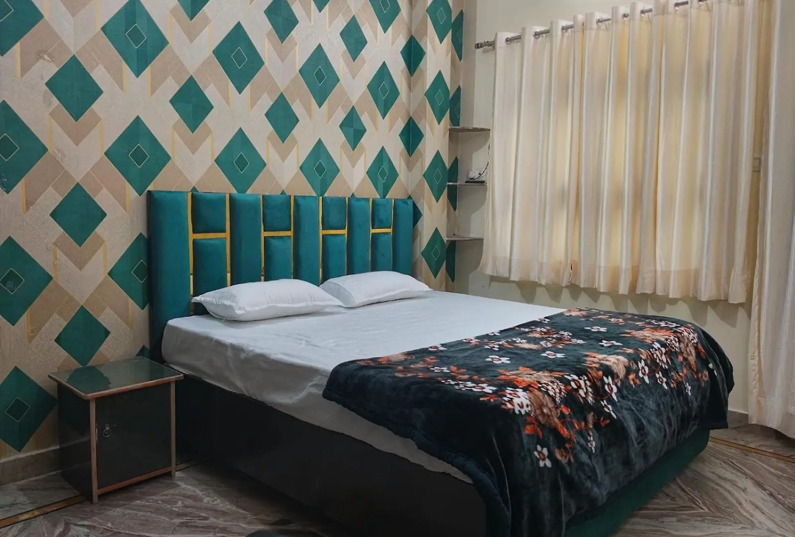 Pinaki Paying Guest House Varanasi