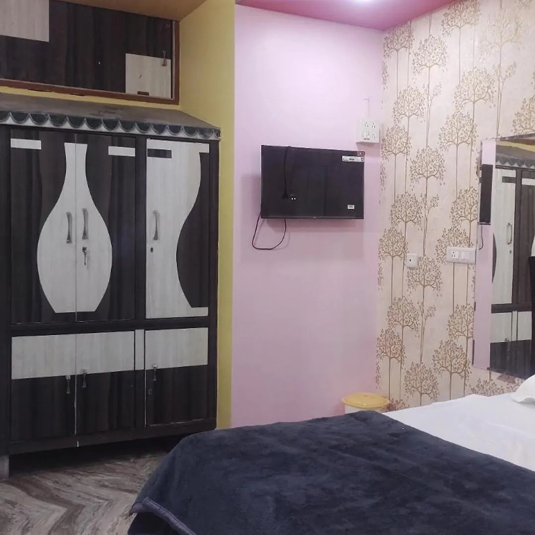 Pinaki Paying Guest House Varanasi